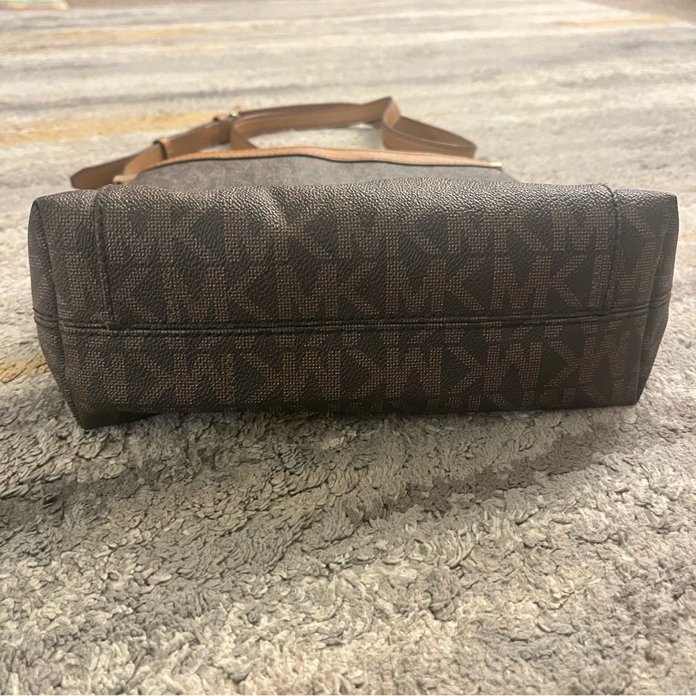 Michael Kors Tan and Brown Signature Crossbody Bag - Picture 4 of 14